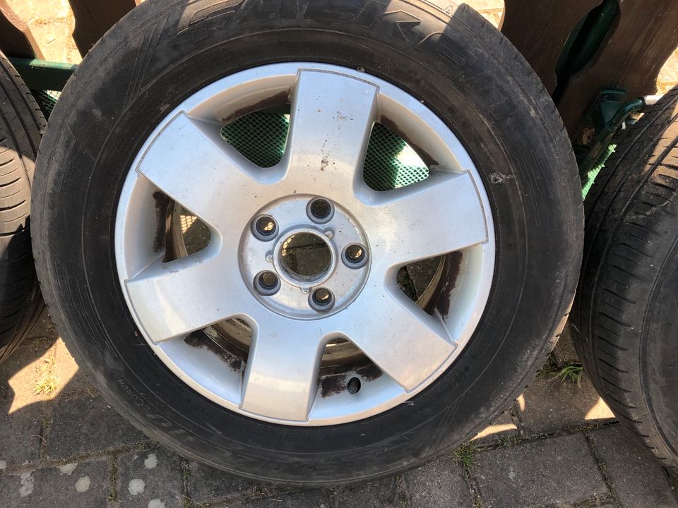 Vw caddy(3)  Felgen + Sommereifen  und Radschrauben 5x 112 in Herbsleben