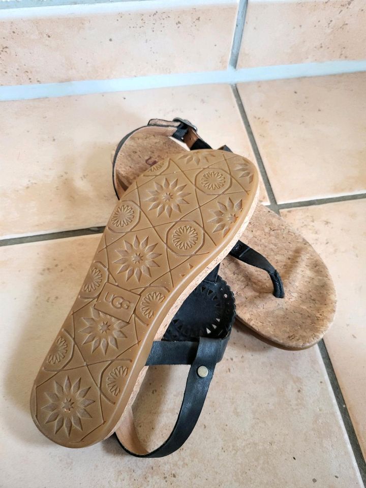 UGG Aiden Sandalen Schuhe gr 37 in Lütjensee