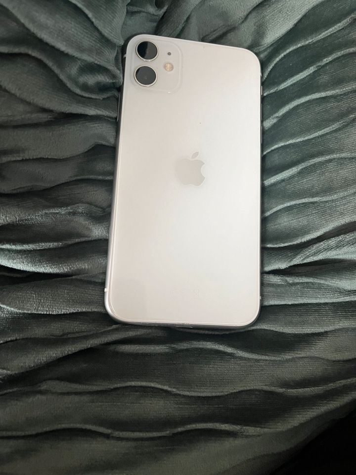 iPhone 11 / Farbe weiß in Erfurt
