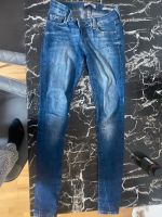 Guess Jeans mit Strass Gr Xs Kr. Passau - Passau Vorschau