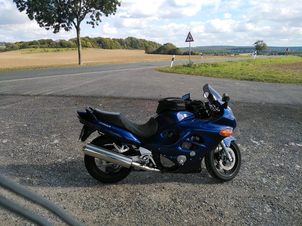 Ich biete hier meine Suzi GSX 750 F in Gerstungen