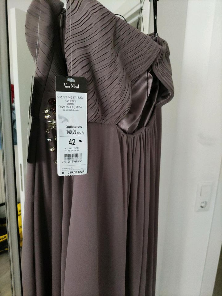 Abendkleid von Vera Mont in Haiterbach