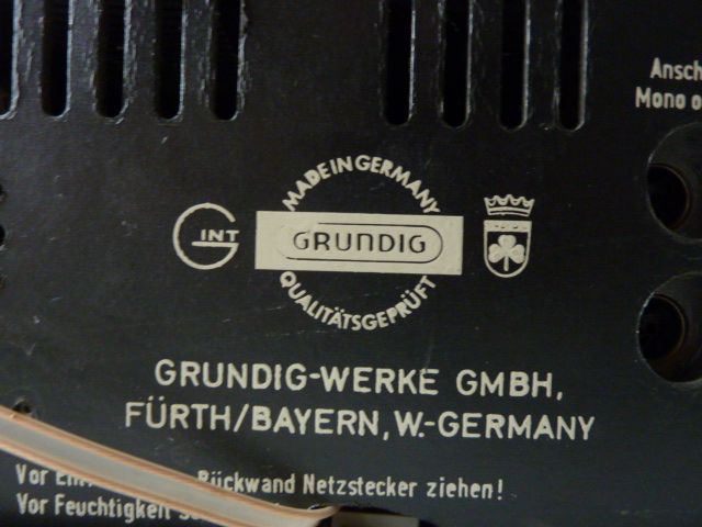 Grundig Radio Holz 54X22X15 cm sehr alt.  I in Eggstedt