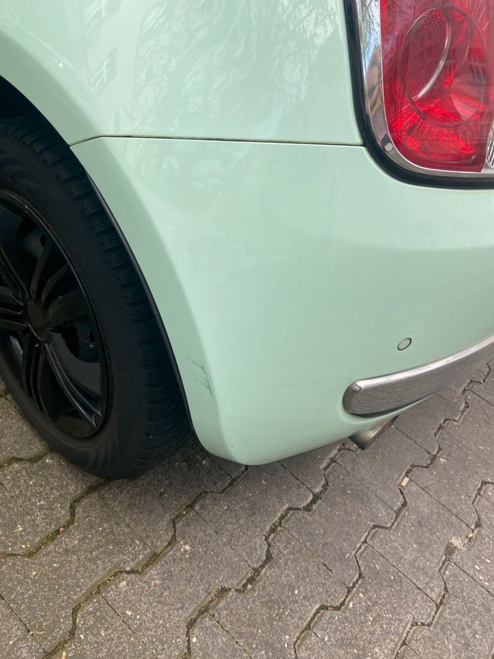 Mintgrüner Fiat 500 Cult mit Panoramadach in Frankfurt am Main