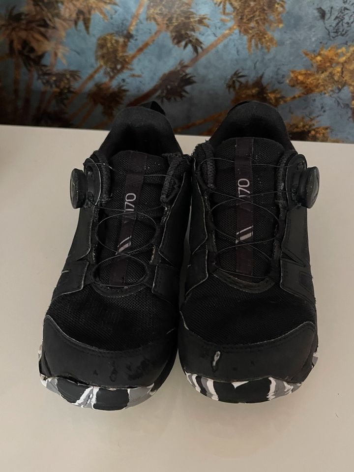 Adidas Terrex 35 schwarz mit Drehverschluss Boa schuhe Sneakers in Bad Soden am Taunus