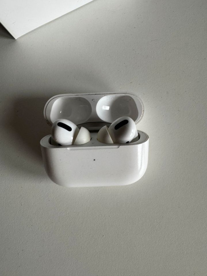 AirPods Pro, 1.Gen - Kabelloses ladbares Case in Düsseldorf