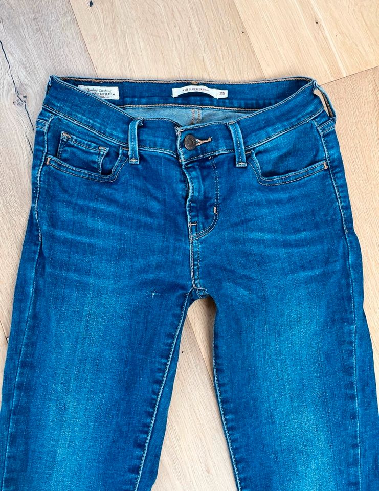 Levi’s Jeans Super Skinny 710 Größe 25/34 in Aachen