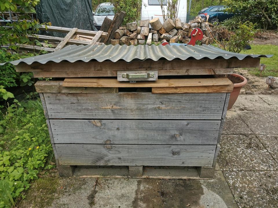 Garten-Truhe für Brennholz z. B. in Buchholz in der Nordheide