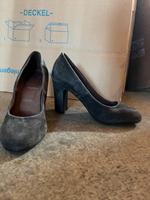 Graue Pumps aus Wildleder Hessen - Oberursel (Taunus) Vorschau