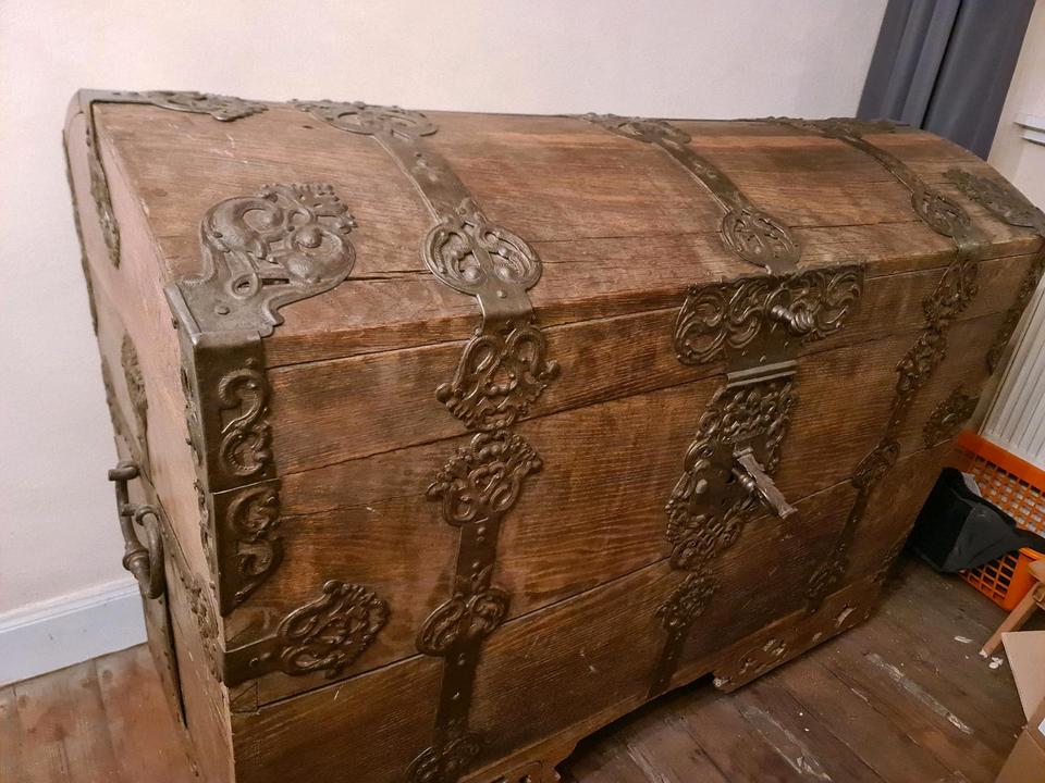 Renaissance Truhe 17 Jh. Antik original  Adel Schatztruhe in Gensingen