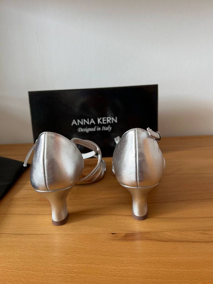 ANNA KERN Tanzschuhe MAGALIE Nappaleder Leder silber 5,5 5 1/2 5 in Langen (Hessen)