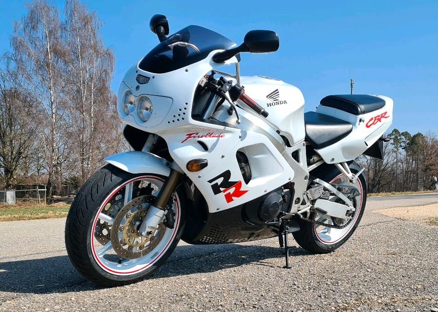 HONDA CBR 900 SC28 RR Fireblade Bj.1995 in Unterneukirchen