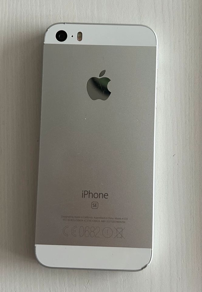 Apple Iphone 5 SE weiss silber 64 GB in Köln