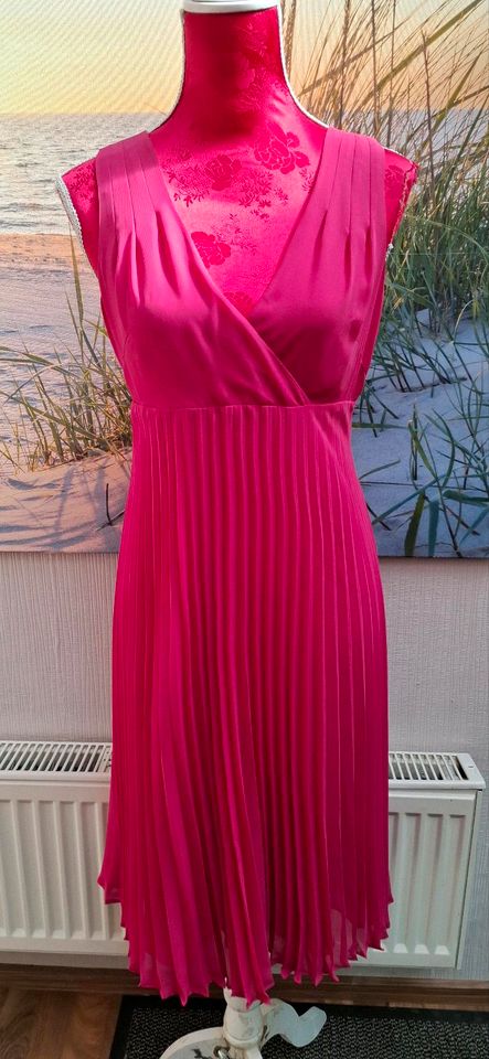 Hallhuber Plisseekleid pink Gr.36/38 S super Zustand in Bargteheide