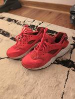 Nike Air Huarache Run – rot, Gr. 36,5, guter Zustand Hessen - Rüsselsheim Vorschau