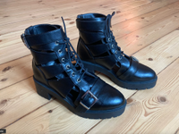 ASOS Damenschuhe in Lederoptik in Schwarz Größe 42 Berlin - Reinickendorf Vorschau