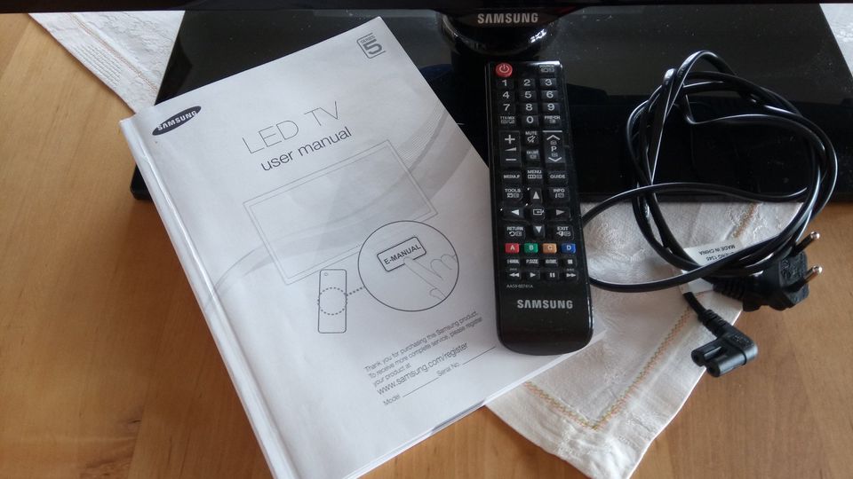 Samsung LED TV 32" mit Fernbedienung, Kabel, Bedienungsanleitung in  Niedersachsen - Lüneburg | Fernseher gebraucht kaufen | eBay Kleinanzeigen  ist jetzt Kleinanzeigen