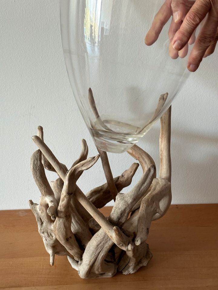 Vase mit Schwemmholzfuß in Weinstadt