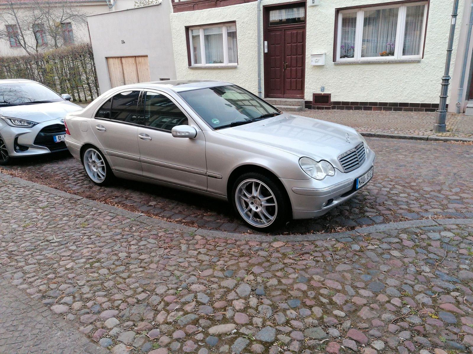 Abbildung des Autos Mercedes-Benz 220