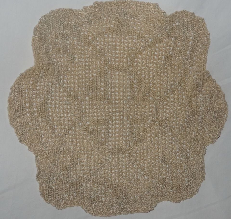 TWG Deckchen gehäkelt 28cm beige Handarbeit Häkeldeckchen schon ä in Bacharach