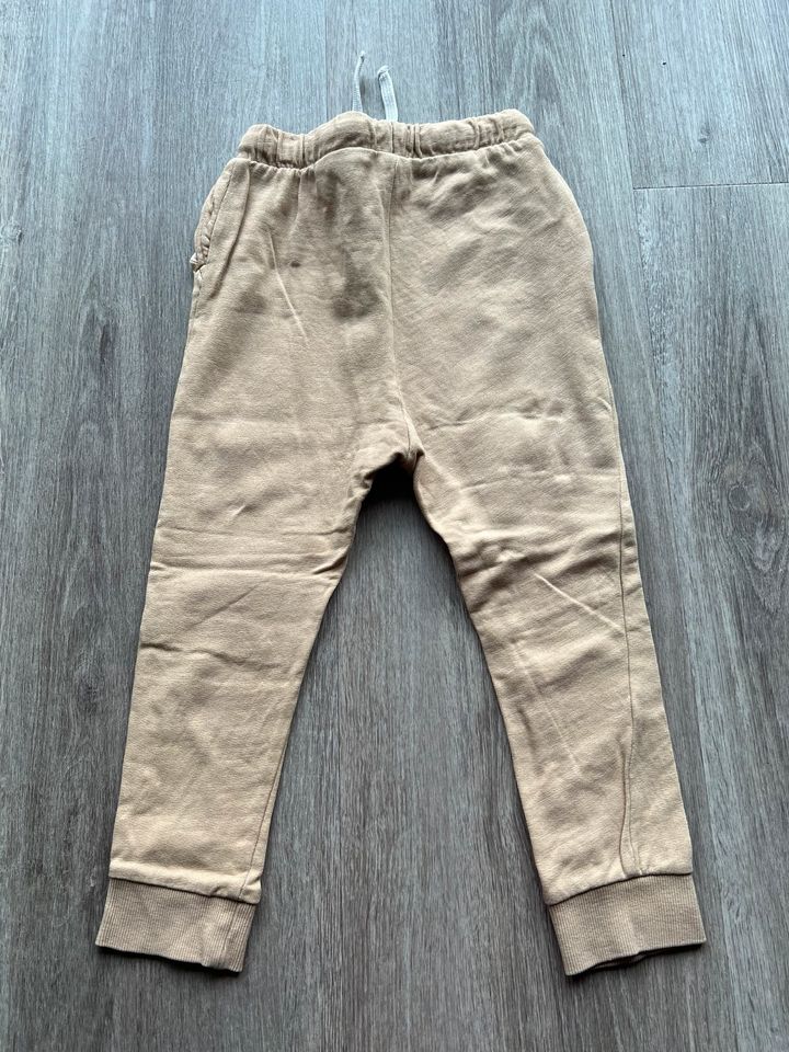 Jogginghosen/Jeans Gr. 104 in Neese