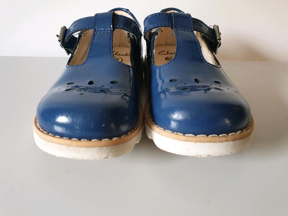 NP45€ Gr25W Clarks Riemchenschuhe SpangenschuheBallerinas T-Steg in Hildesheim