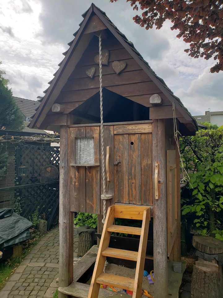 Spielhaus mit Sandkasten in Leichlingen