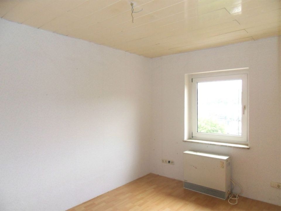 3 R.-Maisonette - Whg.,100 qm, Balkon, Laminat für 620 EUR + NK in Mülheim (Ruhr)