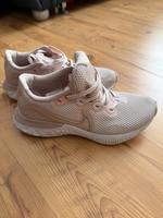 Nike 38 Schuhe Shortschuhe Sneaker Baden-Württemberg - Trossingen Vorschau