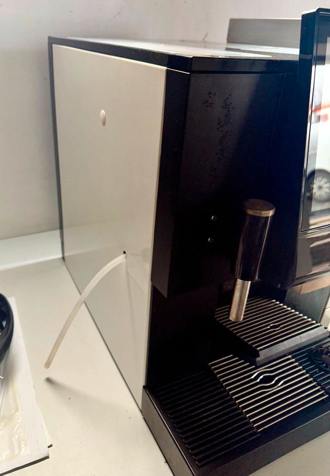 WMF 1100S Kaffeevollautomat mit 2Mühlen + Münzeinwurf in Berlin