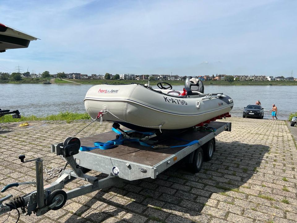 Boot mit Suzuki Motor,Zubehör und Universaltrailer in Bonn