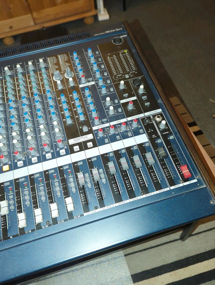 Yamaha MG24/14 fx Mixer in Stapelfeld