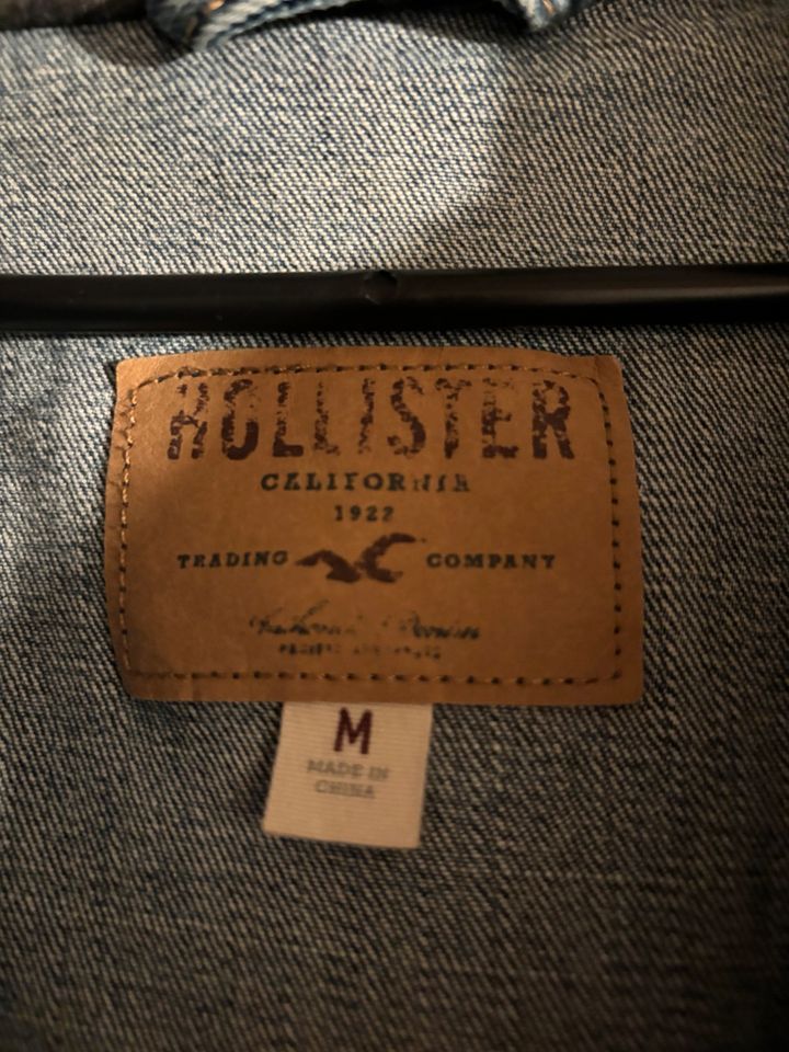 Holliste Jeans-Sweatjacke in Freiburg im Breisgau