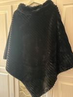 Poncho Schwarz Kunstfell Hessen - Reichelsheim (Odenwald) Vorschau
