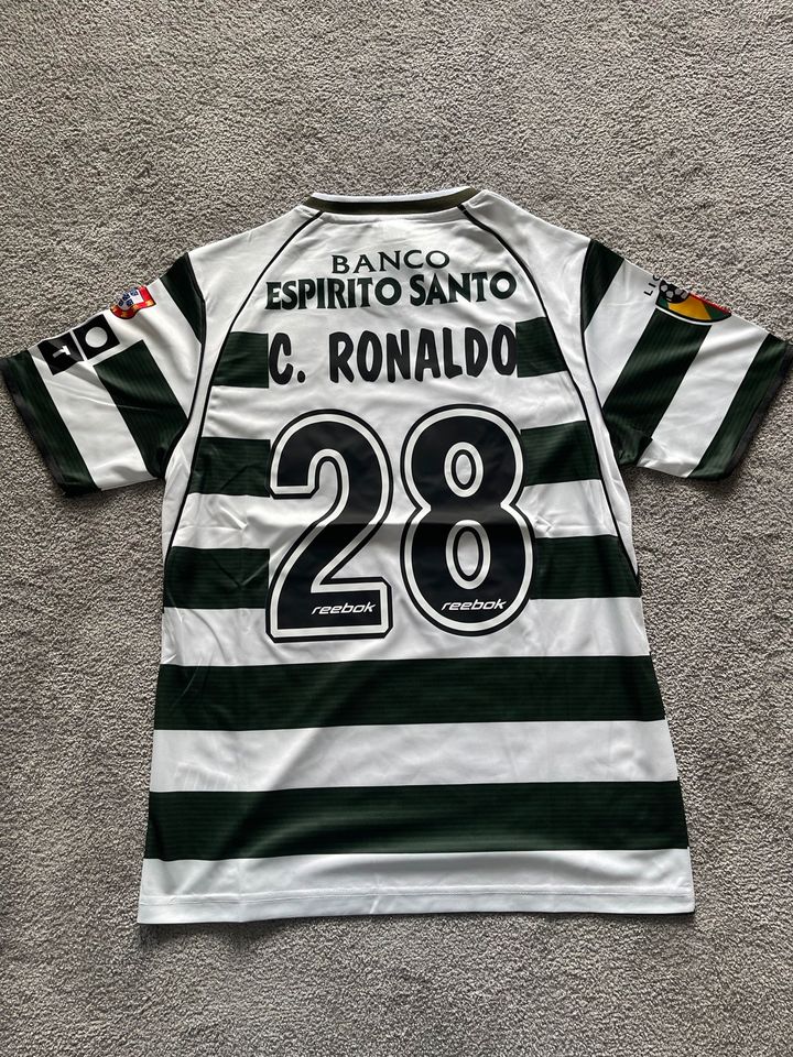 C. Ronaldo Gr. M Sporting Lissabon 2003 Retro Fussballtrikot in Jestetten