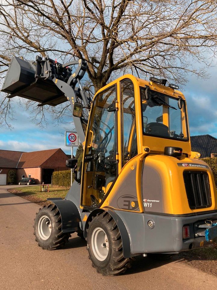 ✔️ EUROTRAC W11 Kompaktlader Kabine ✔️ 1000 kg Tragkraft - 850 kg Kipplast - 285 cm Hubhöhe Perfekt für Landwirte Tierzüchter Gärtner Landschaftsgestalter Hofbetreiber Vollverglasung Zusatzausrüstung in Heemsen