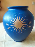 Blaue bauchige Keramikvase mit Golddekor Sonne Mond Sterne Essen - Essen-Ruhrhalbinsel Vorschau