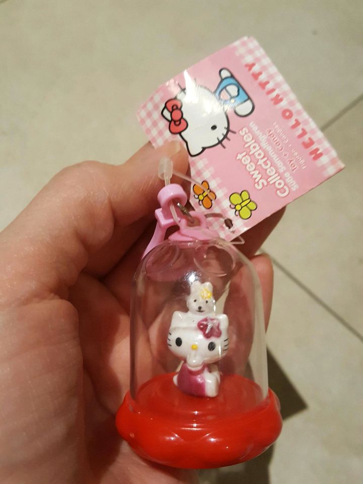 Hello Kitty Figur in Plastikhaube in Kyllburg