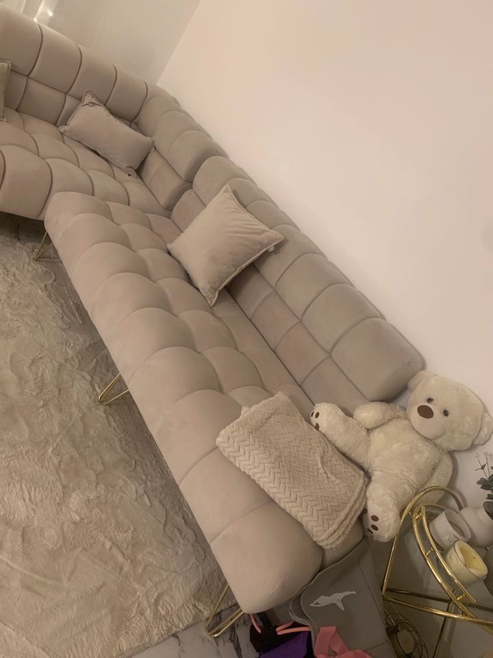 Samt Sofa 300x240cm Chesterfield beige Gold  3-teilig inkl Kissen in Stuttgart