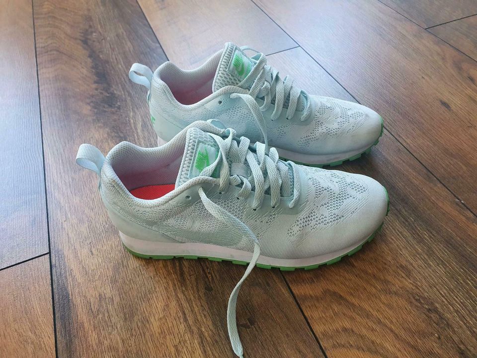 Sneaker Nike WMNS MD RUNNER 2 BR Mint farben mit besonders in Berlin -  Tempelhof | eBay Kleinanzeigen ist jetzt Kleinanzeigen