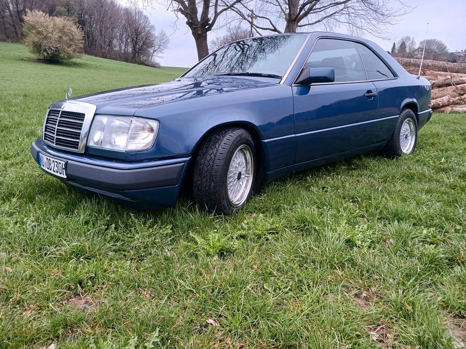 Mercedes  230 ce  w124  Oldtimer in Buch