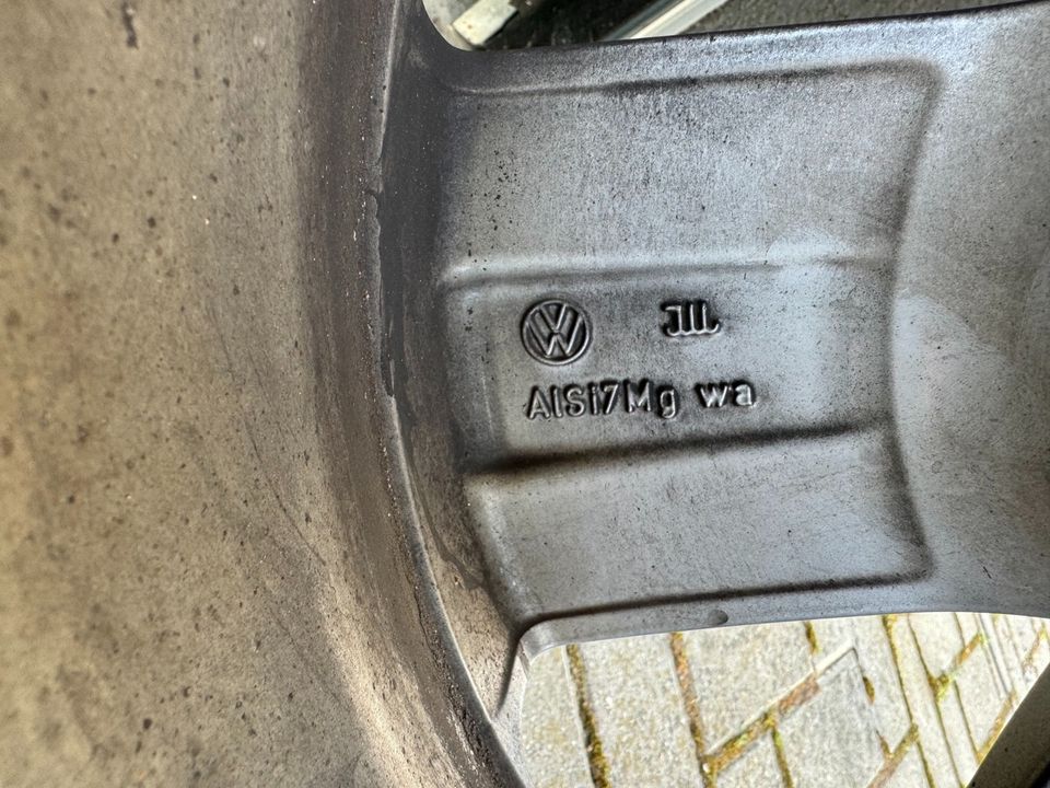 Original VW T5 T6 T6.1 Davonport Felgen mit Reifen in Berlin