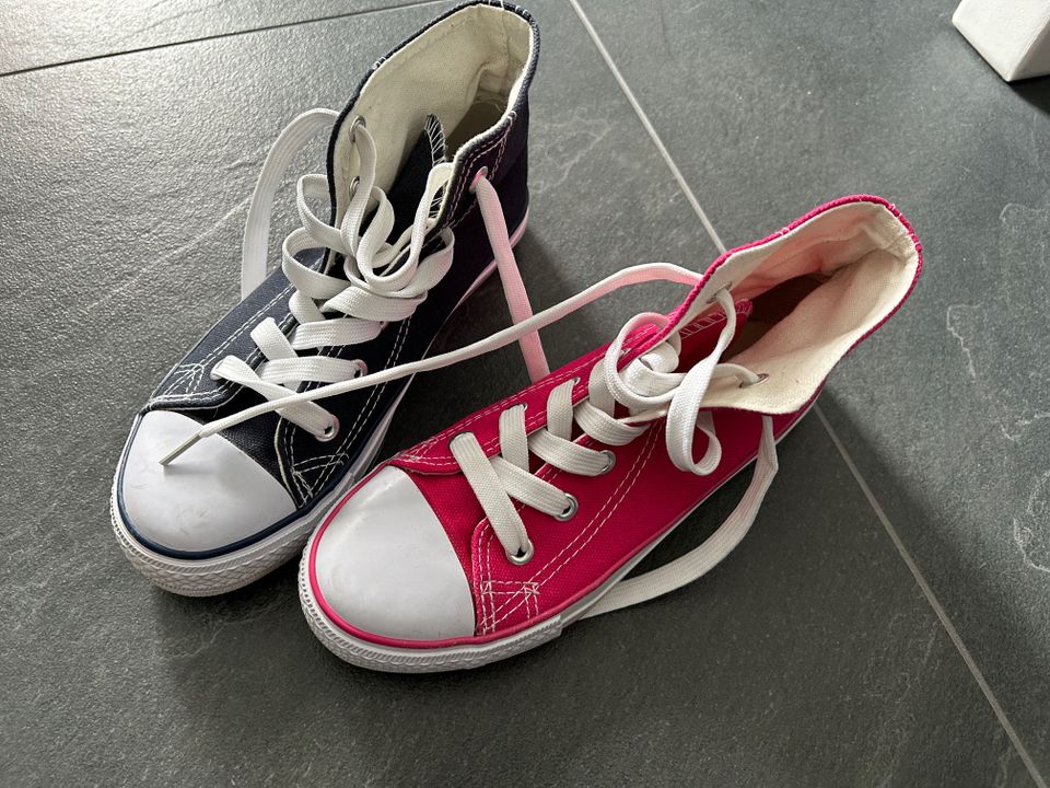 Chucks von alive in schwarz rosa / pink und marine Größe 34 Mädch in Helmbrechts