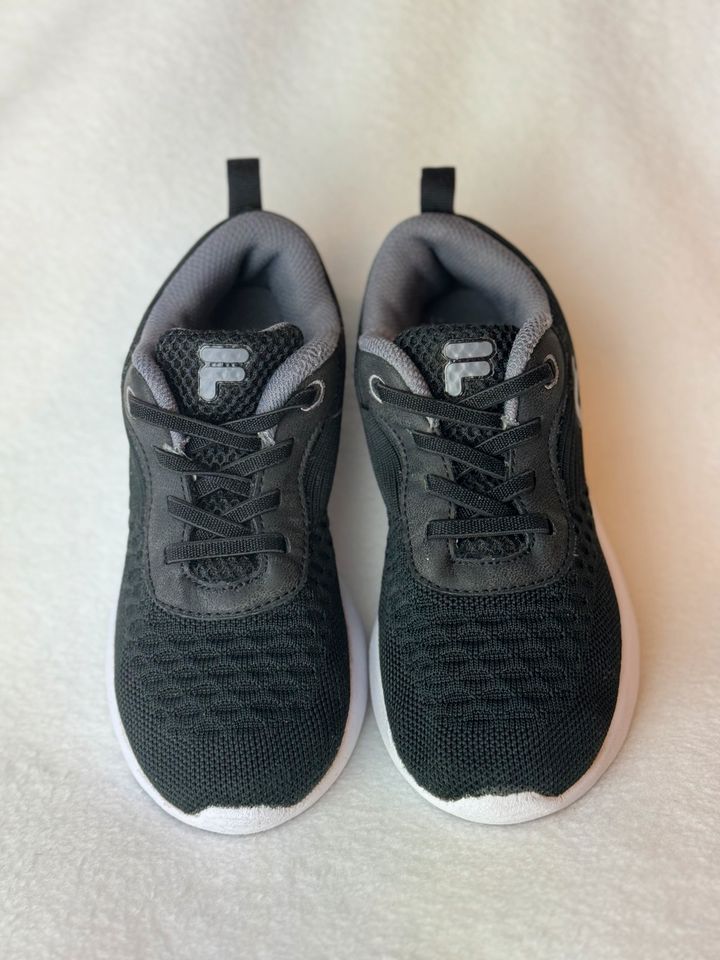 Fila Kinderschuhe 31 schwarz Sneaker Turnschuh Sportschuh in Kelkheim