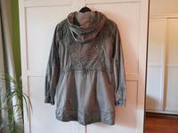Dünne Jacke Gr. S Gr. M, 36 38 Spitzendetails grau (wie Tredy) Wuppertal - Oberbarmen Vorschau