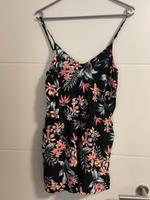 H&M kurzer Jumpsuit Größe M Hawaii Muster Hessen - Heppenheim (Bergstraße) Vorschau
