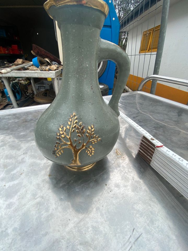 Sehr schöne Vase mit Messing Aufdruck in Löhne