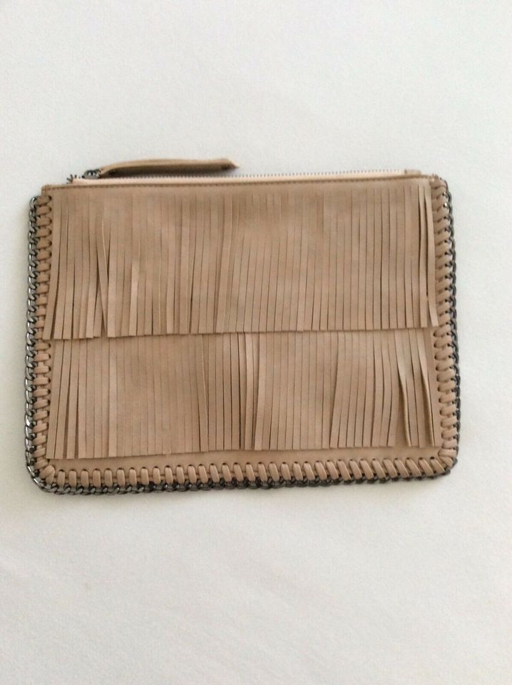 Tasche Clutch rosé Fransen abnehmbarer Tragegurt (Kette) wie neu in Kipfenberg