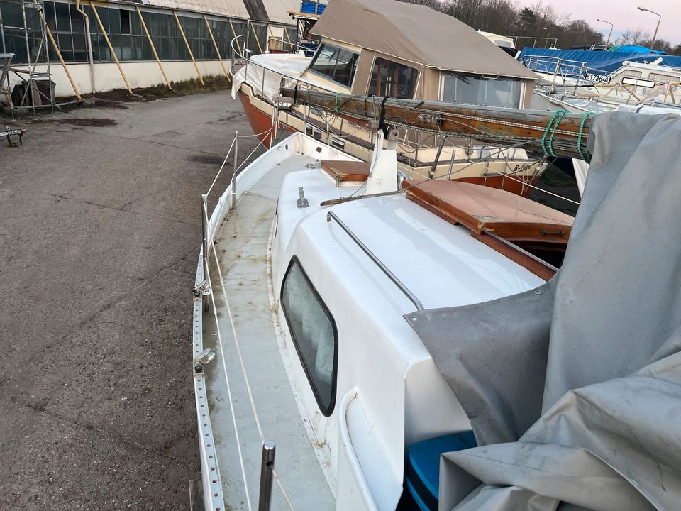 Segelboot Motorsegler in Liebenwalde