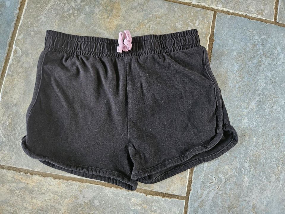 Shorts/ kurze Hose Gr. 122/128 in Niedernwöhren